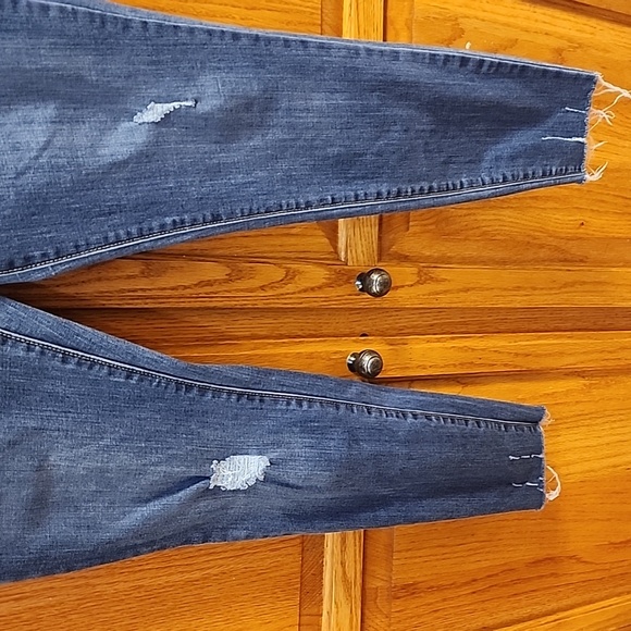 Too big - Picture 3 of 4